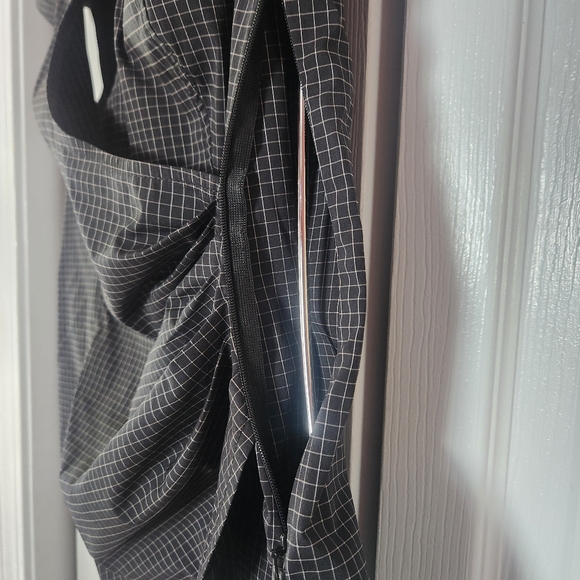 EXPRESS Square print wrap top - Picture 5 of 8